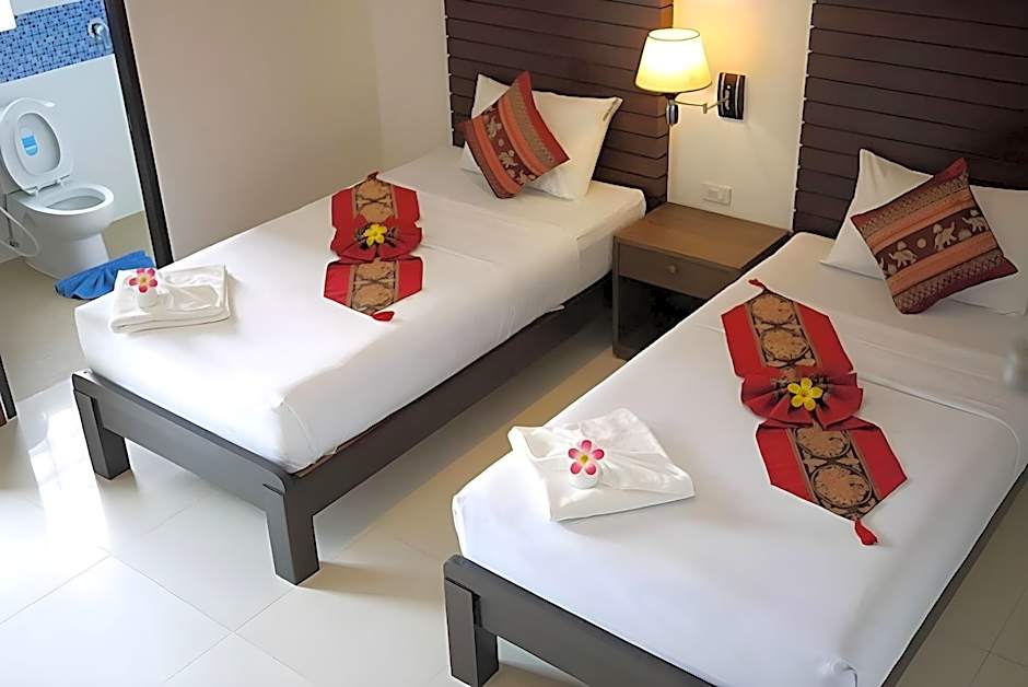 Aromdee @Naithon Beach