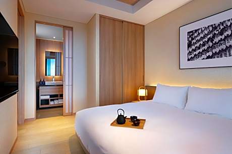 Two-Bedroom Suite with Courtyard View with Tatami Area