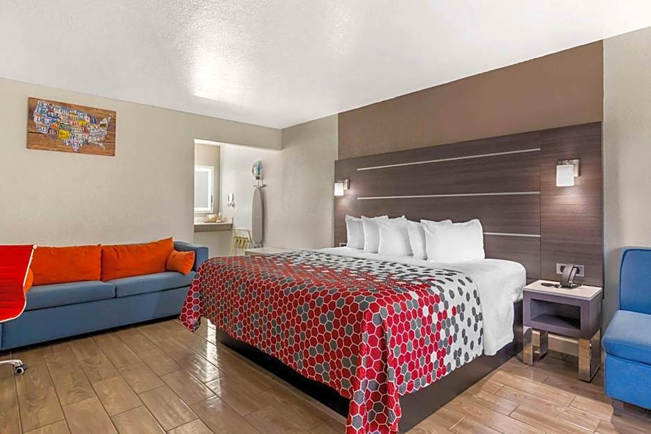 Econo Lodge Inn & Suites Near Lackland AFB