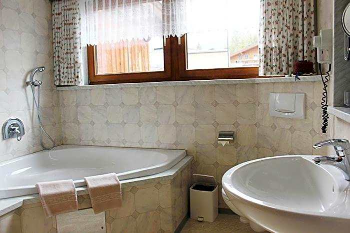 Hotel Edelweiẞ garni - b&b