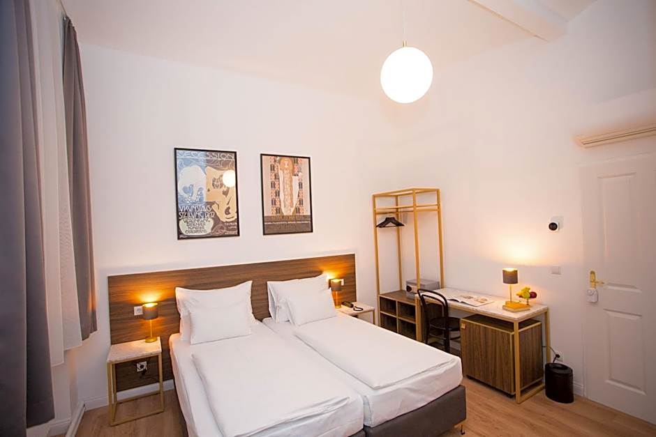 Pension Central I Self Check In I AC in all rooms
