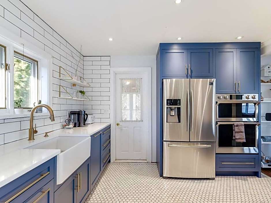 Cozy family waterfront retreat recently renovated