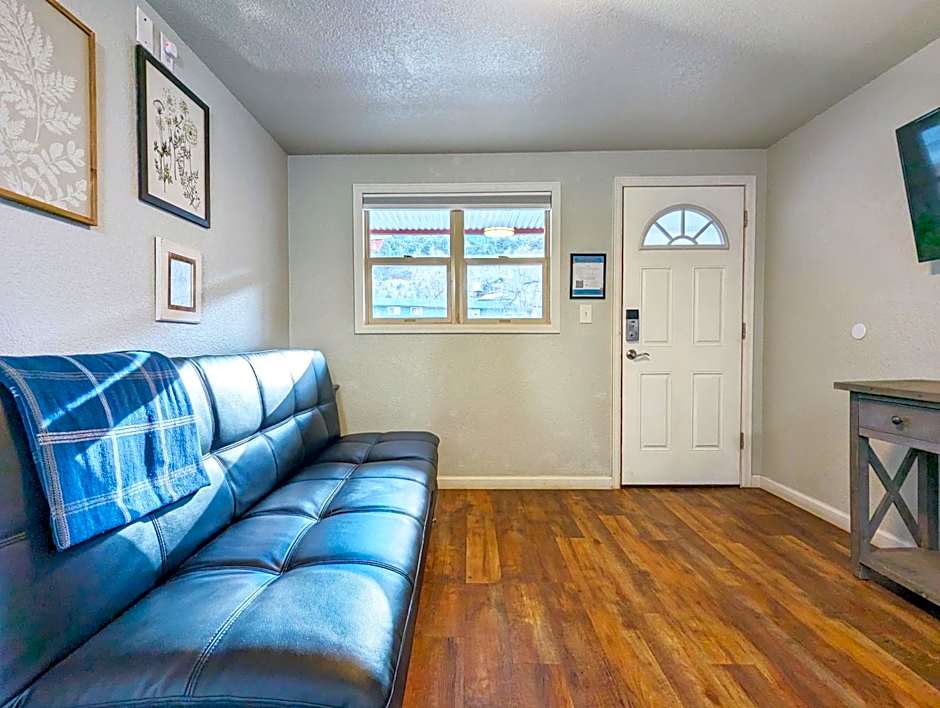 The Fountain Creek Inn of Manitou Springs