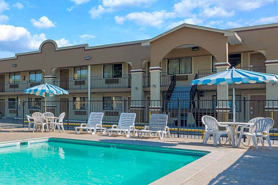 Days Inn by Wyndham San Marcos