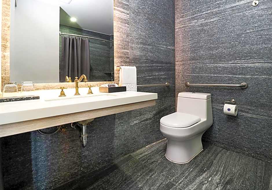 QUARTZ HOTEL & SPA