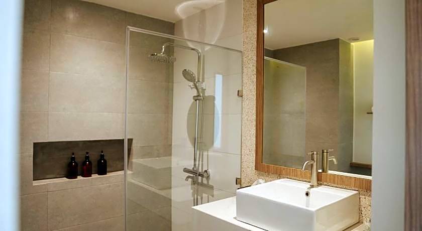 Shanti-Retreat Hotel