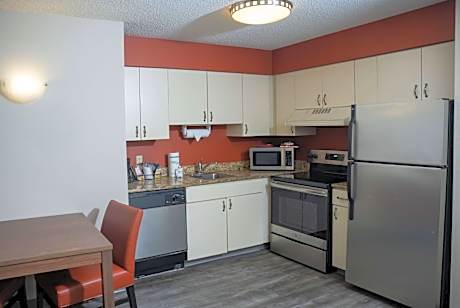 1 Queen Bed Studio Mobility Accessible Suite Non-Smoking