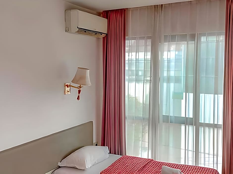 Dewarna Hotel Arifin
