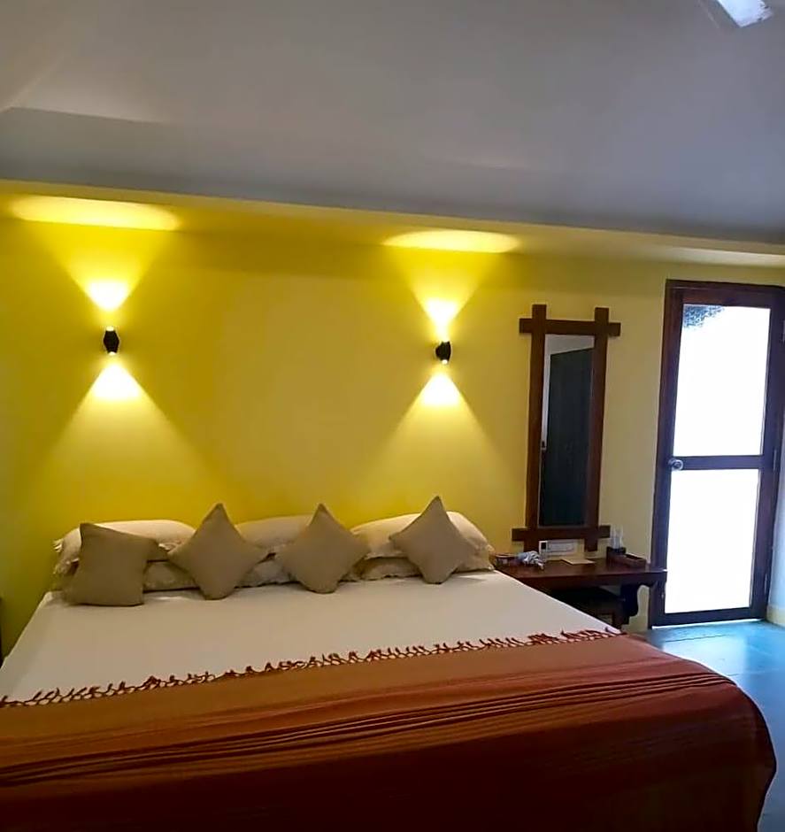 Mariposa Beach Grove