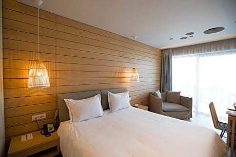 One-Bedroom Suite- Split Level