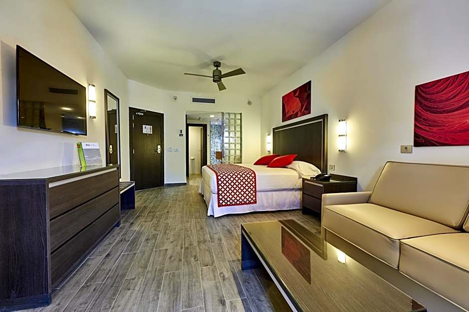 Photo 1 of 9 of Double Room