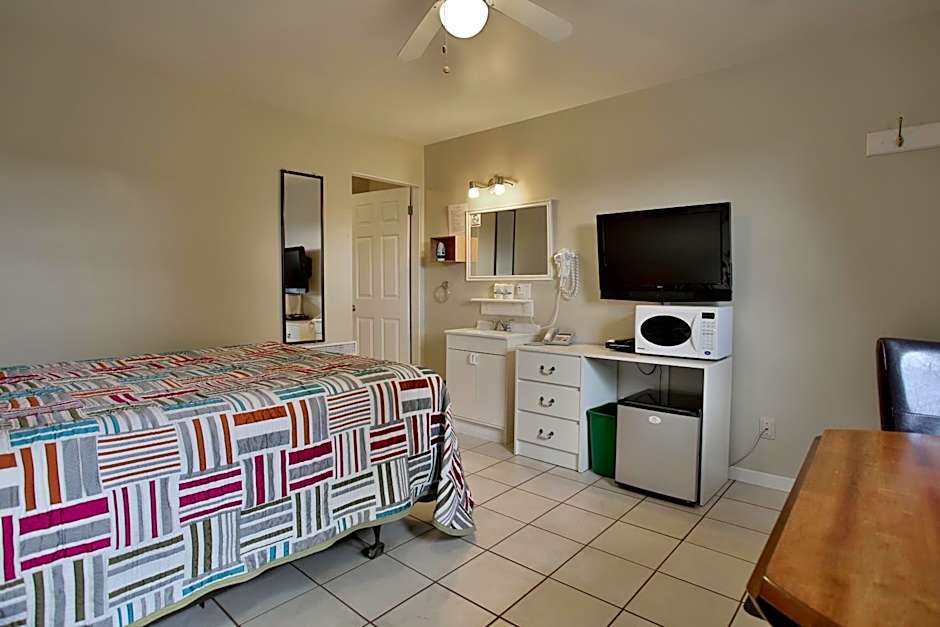 Photo 1 of 3 of 1 Queen Bed