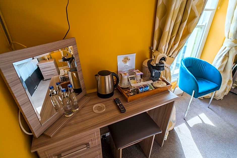 Johnny Dough's Conwy with Rooms