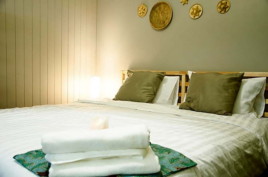 Goodfellas Thong lo Hostel #Check in time needed#