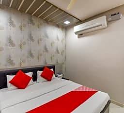 Super Hotel O Jagmohan Hotel