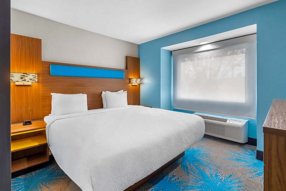 Days Inn & Suites by Wyndham Brandon Amphitheater