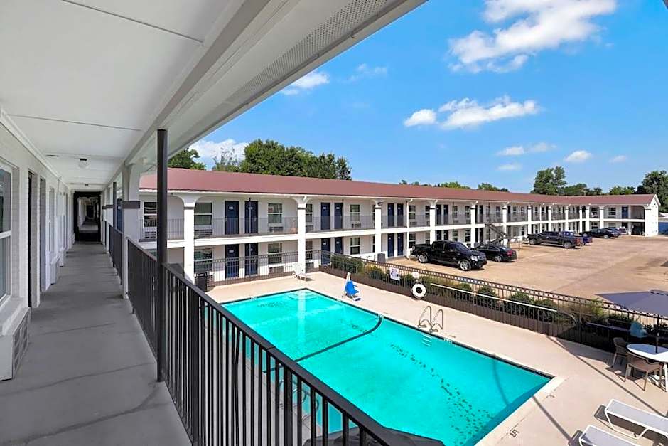 Motel 6-Bryan, TX - University Area