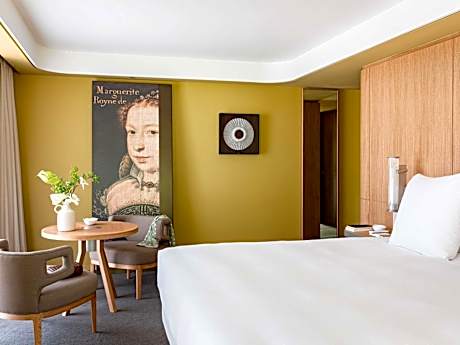 Junior Suite with Double Bed and Eiffel Tower View