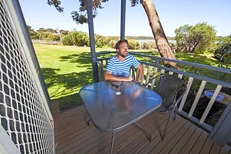 Lakeside Tourist Park