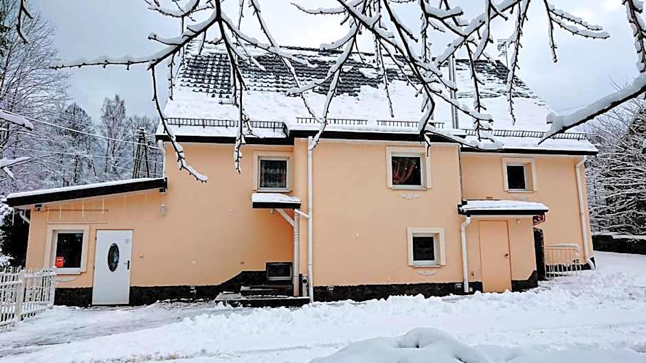 Gościniec Jaś -śniadania i obiadokolacje szwedzki stół w cenie bezpłatny parking