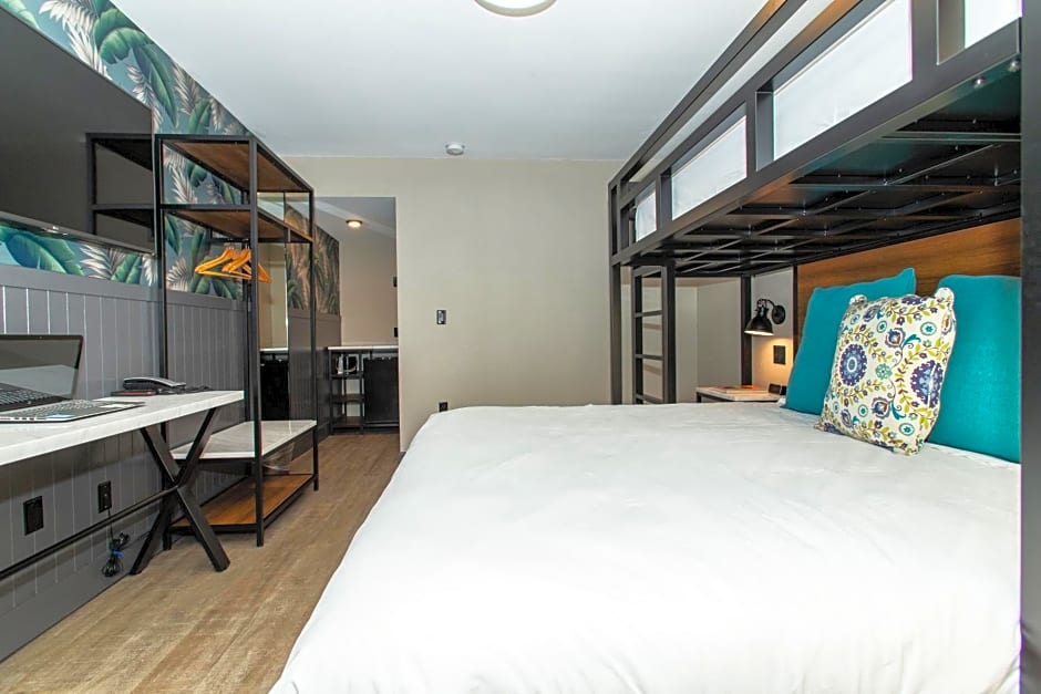 Magnolia Tree Hotel
