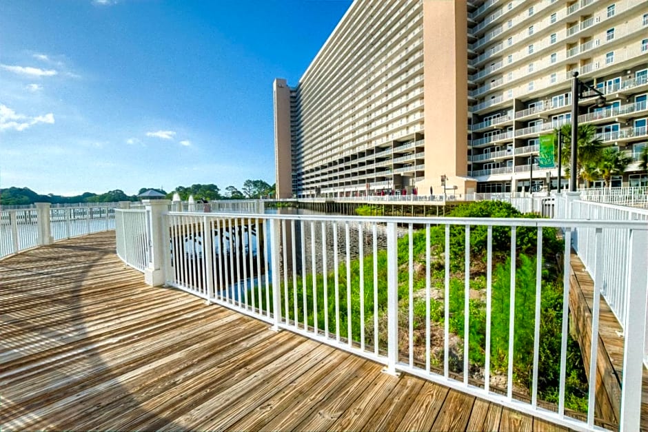 Laketown Wharf 1035 By Aneliya
