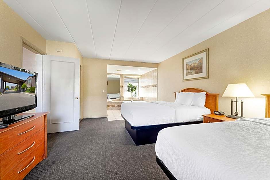 Days Inn & Suites by Wyndham Roseville/Detroit Area