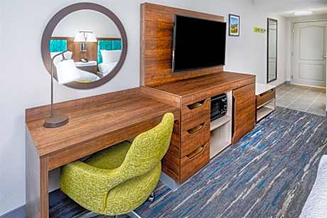 Room with Two Queen Beds - Non-Smoking