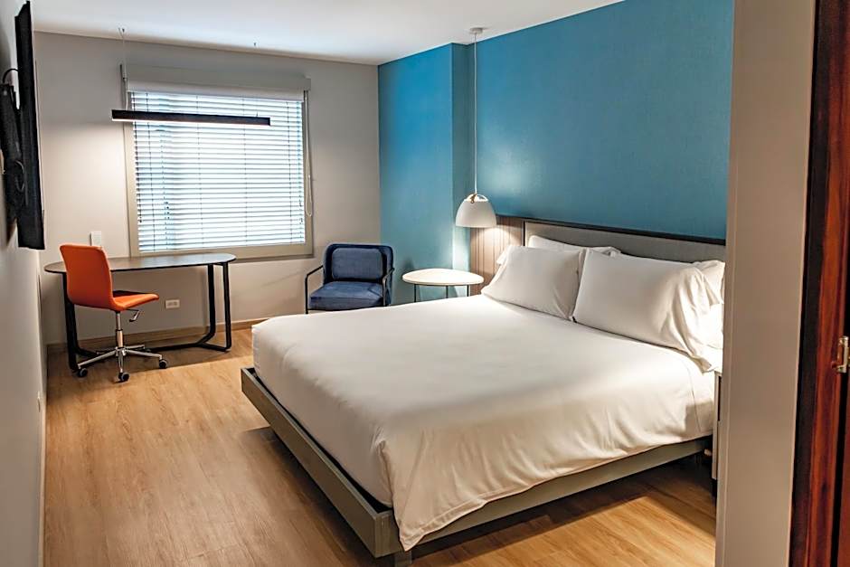 Photo 1 of 6 of Deluxe 1 King Bed