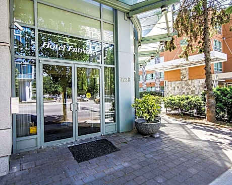 Comfort Hotel Vancouver Airport