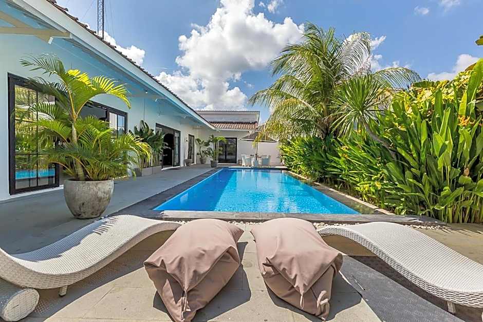 Elegant 3 BR villa huge pool in central Canggu