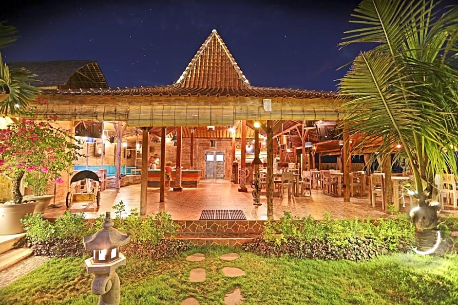 De Sapphire Cliff Villa by Danapati