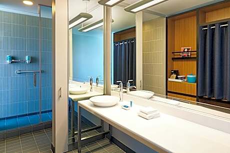 aloft, Room, 2 Queen Beds (2 Queen Beds)