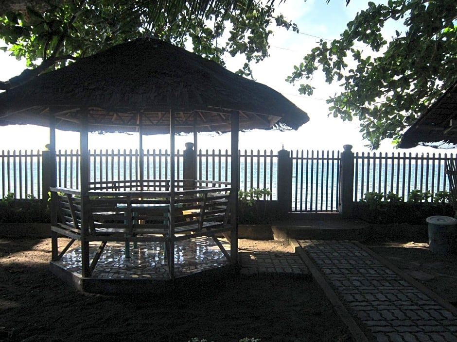 RedDoorz @ July's Haven Seaside Pension Camiguin