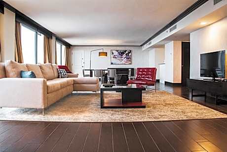 One-Bedroom Presidential King Suite with Balcony