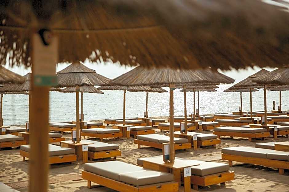 CUMEJA Beach Club & Hotel