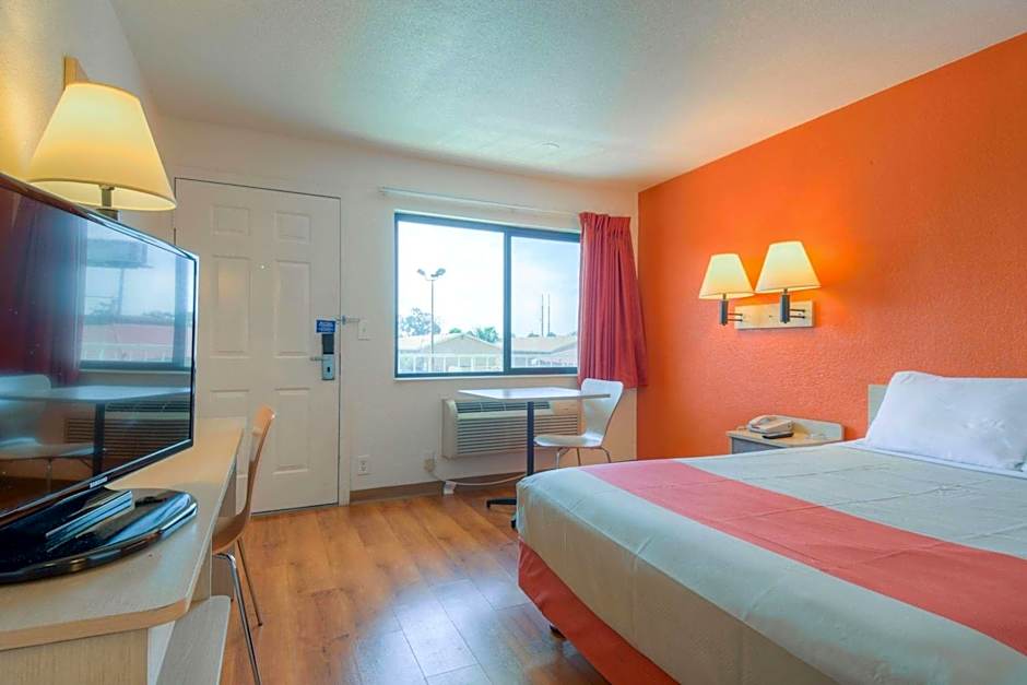 Motel 6-San Ysidro, CA - San Diego - Border