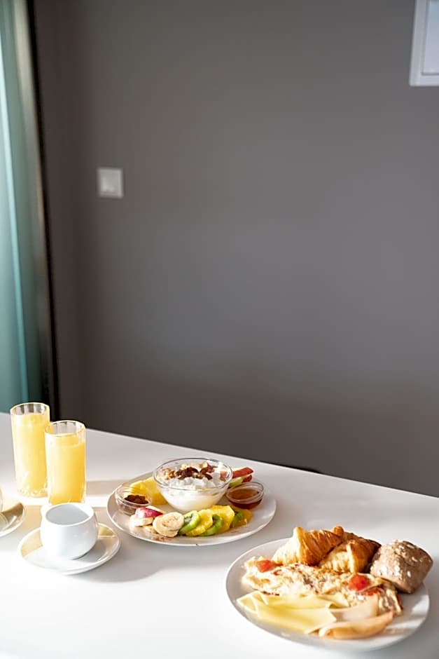 CHROMA FASHION ROOMS & APARTMENTS