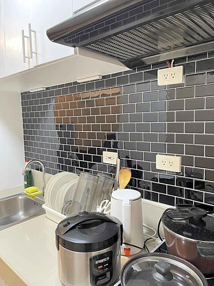 Whole Condo with Pool Great for Staycation