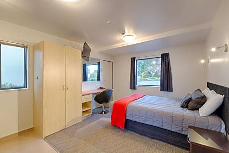 Superior Queen Studio with Spa Bath