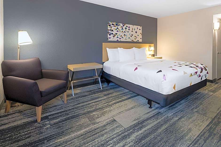 Baymont by Wyndham White Plains - Elmsford