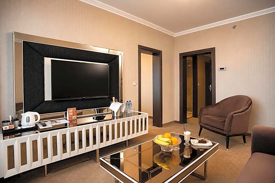 Astoria Grand Hotel