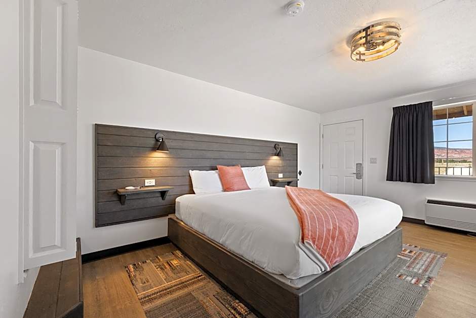 Broken Spur Inn & Steakhouse