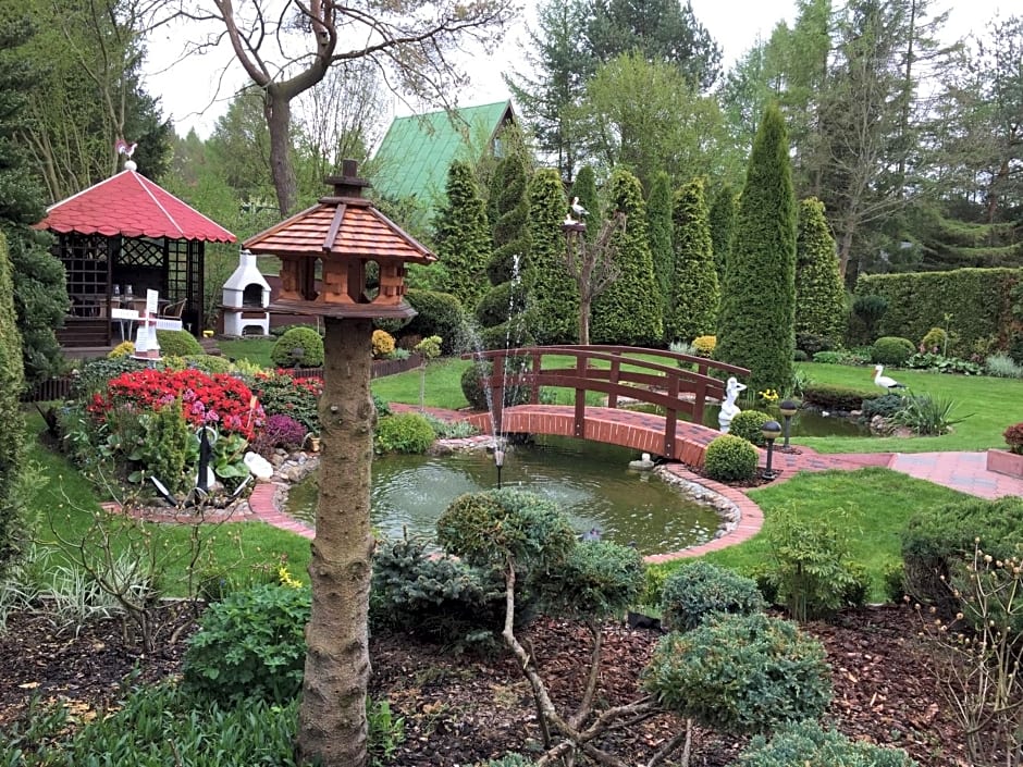 Domek Kamień nad jeziorem z jacuzzi