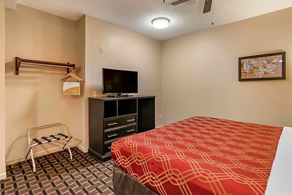 Econo Lodge Inn & Suites Granite City