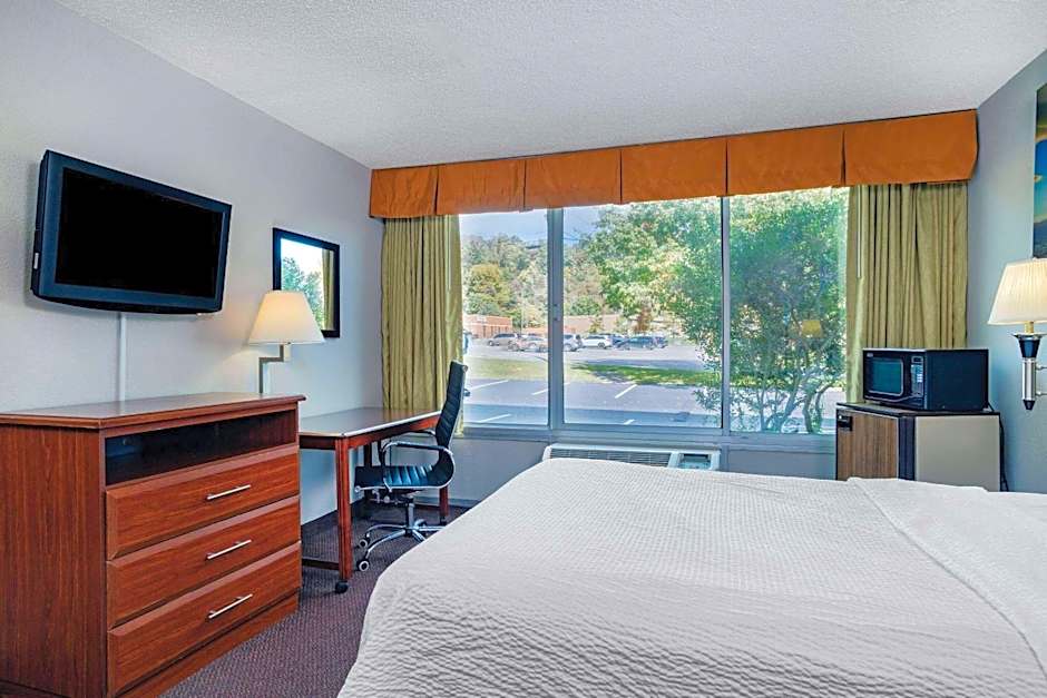 Days Inn by Wyndham Cambridge