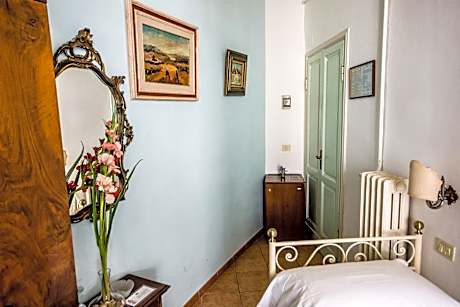 Single Room with Shared Shower and Toilet