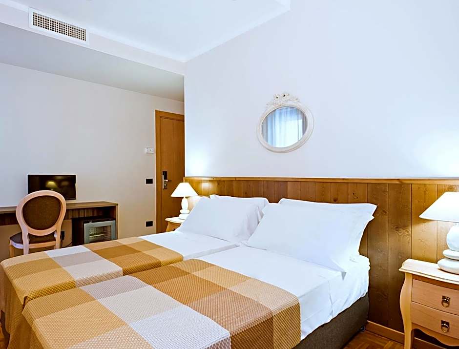 Photo 1 of 8 of 1 Double Bed or 2 Beds