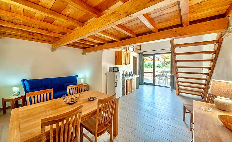 Lofts with private outdoor area and swimming-pool in Badesi