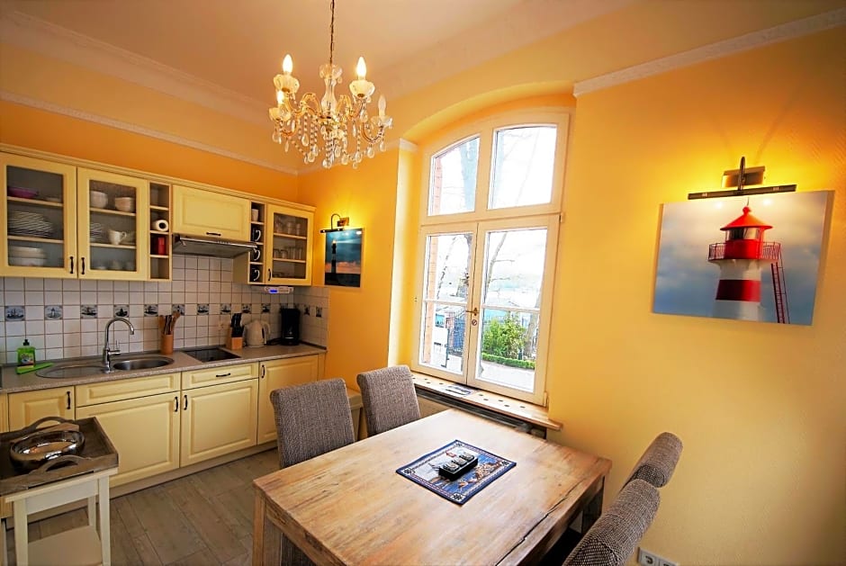 Yacht- , und Reisemobilhafen "Historisches Fährhaus" Wendenschloss